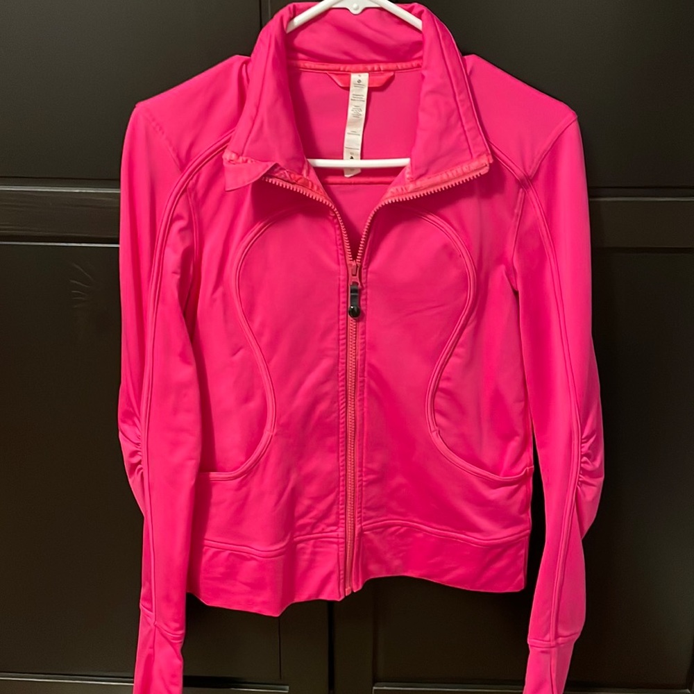 New Lululemon Fuchsia Jacket w/rip tag. Size 6. Thumb hole on cuff.